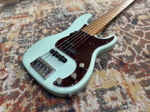 Mike lull custom guitars - lull, 5